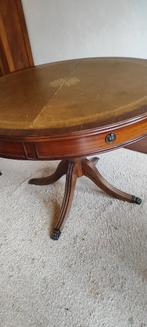 Vintage ronde tafel met leren blad, Antiek en Kunst, Antiek | Meubels | Tafels, Ophalen