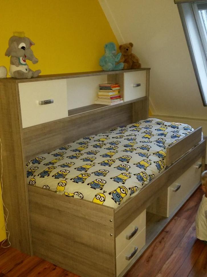 Kajuitbed en kast., Kinderen en Baby's, Kinderkamer | Complete kinderkamers, Zo goed als nieuw, Jongetje of Meisje, Ophalen