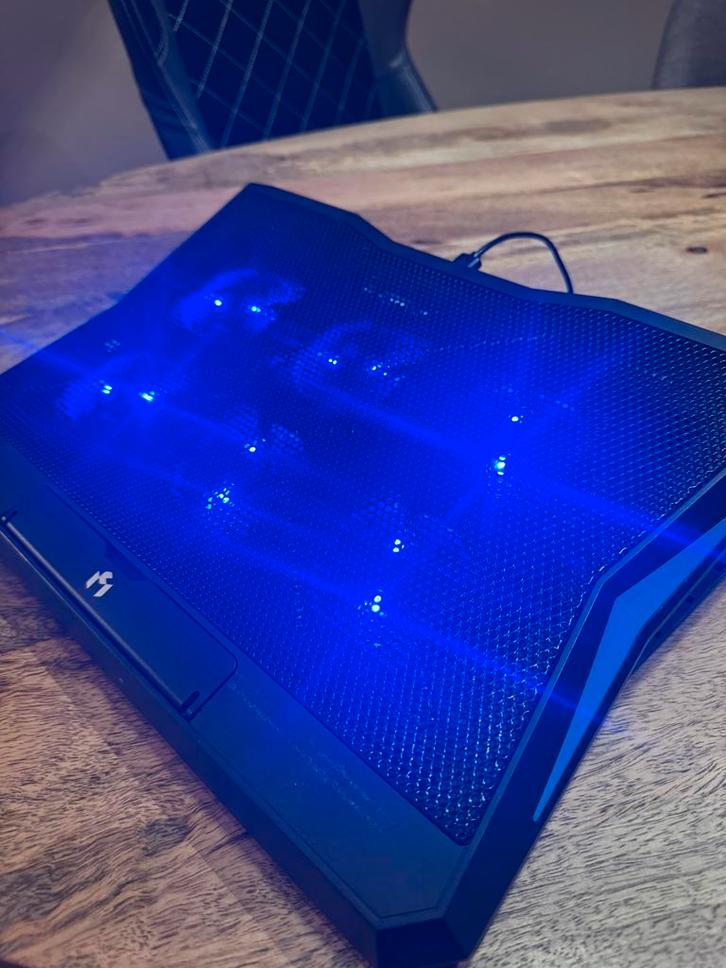 Laptop standaard/koeler 10-17inch, Computers en Software, Laptopstandaarden, Zo goed als nieuw, In hoogte verstelbaar, Ophalen of Verzenden