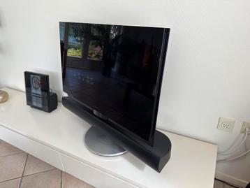 B&O Beovision 7-32” gemotoriseerde tafel stand en DVD speler beschikbaar voor biedingen