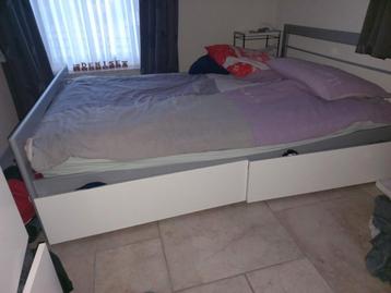 Goed stevig grijs ijzeren metalen 2 persoons bed 140 bij 200