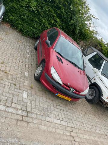Peugeot 206 1.1 XN 3D 2000 Rood 200,- euro beschikbaar voor biedingen