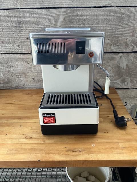 Quick Mill 820 Wit, Witgoed en Apparatuur, Koffiezetapparaten, Gebruikt, Gemalen koffie, Espresso apparaat, 2 tot 4 kopjes, Afneembaar waterreservoir