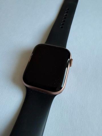 Apple Watch 4 serie | 44mm | Zo goed als nieuw | Rosé goud beschikbaar voor biedingen