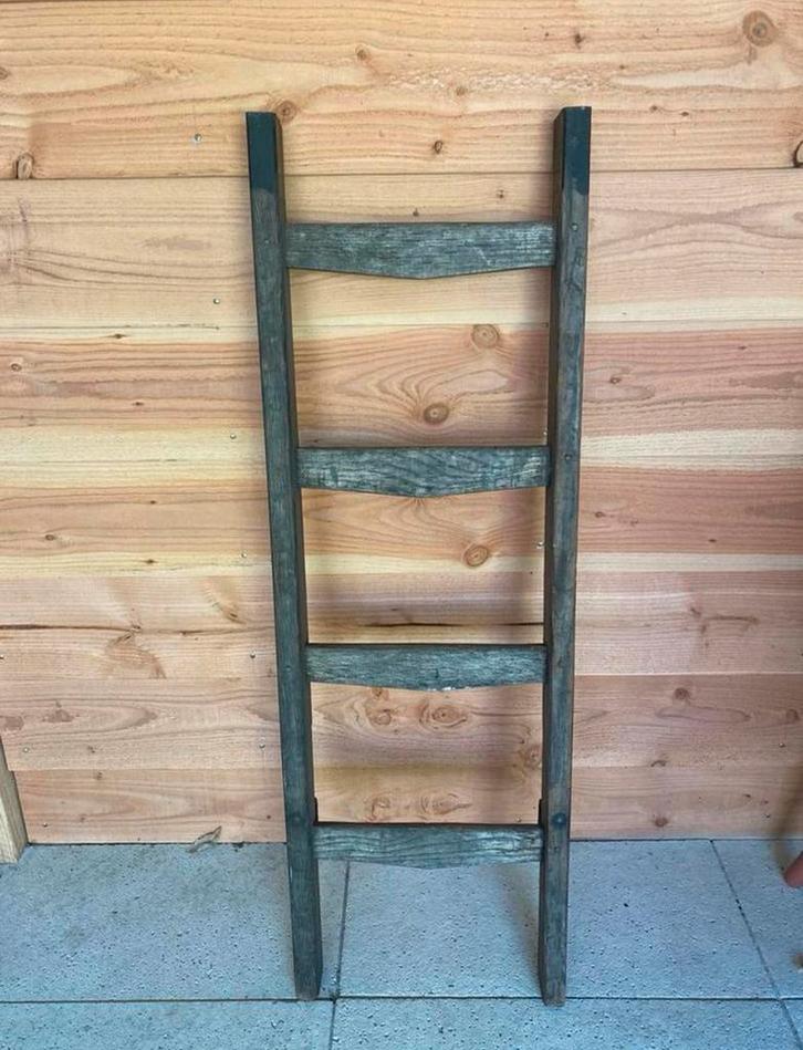 Brocante houten trapje met haken, Doe-het-zelf en Verbouw, Ladders en Trappen, Gebruikt, Trap, Minder dan 2 meter, Ophalen