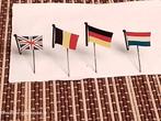 4 verschillende Vlaggen Speldjes uit diverse landen., Verzamelen, Speldjes, Pins en Buttons, Ophalen of Verzenden, Zo goed als nieuw