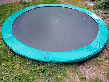 Trampoline beschikbaar voor biedingen