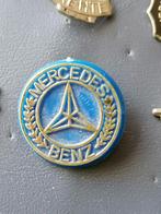 SPELD  PLASTIC   MERCEDES, Verzamelen, Speldjes, Pins en Buttons, Ophalen of Verzenden, Gebruikt, Transport, Speldje of Pin