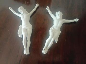 Antieke Jezus beeldjes  beschikbaar voor biedingen