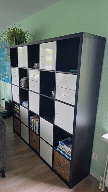 Ikea-kast groot inclusief lades en rieten manden