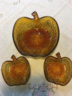 Retro. 3dl Appelschalen Set. Amberkleur Press Glas., Antiek en Kunst, Antiek | Glas en Kristal, Ophalen of Verzenden