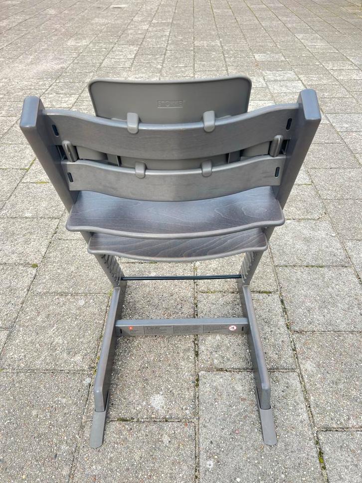 Stokke Tripp Trapp - Hazy Grey, Kinderen en Baby's, Kinderstoelen, Zo goed als nieuw, Meegroeistoel, Aanschuifbaar, Stoelverkleiner