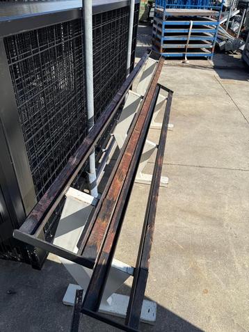 Dumbell rek beschikbaar voor biedingen