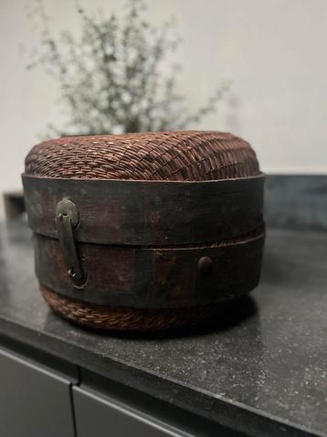 Oude Chinese bruidsmand sober sleets imperfect oosters beschikbaar voor biedingen