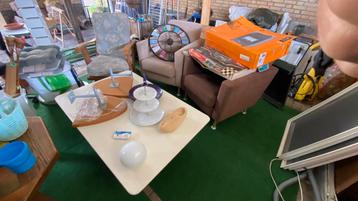 tafels stoelen potten etc zie fotoos 