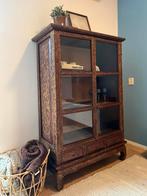 Vintage indonesische kast, Huis en Inrichting, Kasten | Vitrinekasten, Ophalen, Gebruikt, Met deur(en), Glas