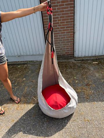 Hangzitzal beschikbaar voor biedingen