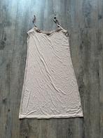 Beige onderjurk met kant, maat M, Livera, ZGAN!, Maat 38/40 (M), Beige, Ophalen of Verzenden, Zo goed als nieuw
