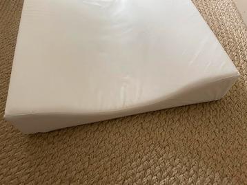 Prenatal aankleedkussen wit beschikbaar voor biedingen