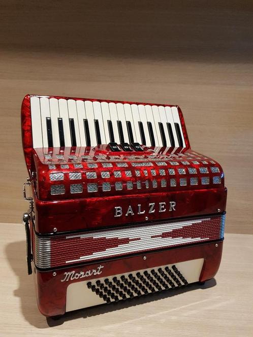 Balzer Mozart 32/72 made in Italy slechts 5,9 kg 2 jaar gar, Muziek en Instrumenten, Accordeons, Gebruikt, Toetsaccordeon, 72-bas