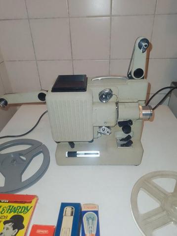 Antieke filmprojektor Eumig  beschikbaar voor biedingen