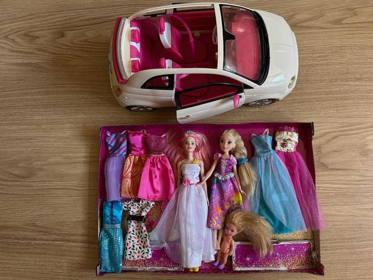 Barbie poppen, kleertjes en accessoires en gratis auto!, Kinderen en Baby's, Speelgoed | Poppen, Zo goed als nieuw, Barbie, Ophalen of Verzenden