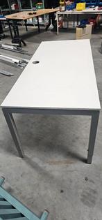 Bureau 18080 met kabelbaan en doorvoer voor kabels voor mon, Ophalen, Nieuw