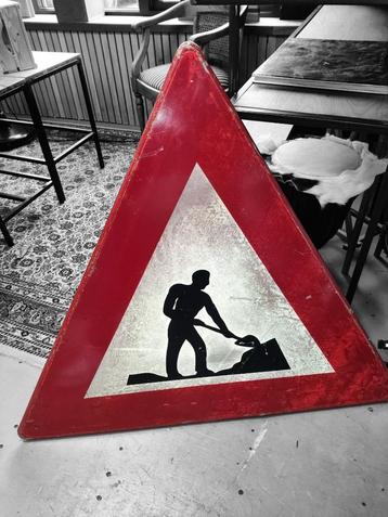 mancave bord werk in uitvoering beschikbaar voor biedingen