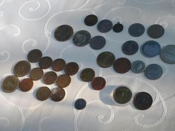 32 penningen van café's koningshuis vending machines etc. beschikbaar voor biedingen