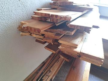 Houten planken beschikbaar voor biedingen