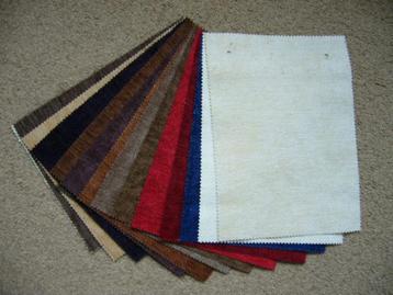 14 lapjes meubel stof van 26 x 22 cm beschikbaar voor biedingen