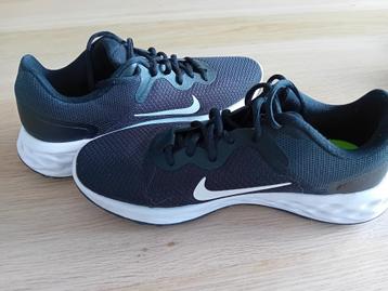 Nike running heren maat 40 slechts éénmaal gedragen beschikbaar voor biedingen