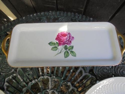Cake schaal Cerabel met grote roze roos en gouden handvaten, Antiek en Kunst, Antiek | Servies los, Ophalen of Verzenden