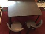 Kinderspeeltafel met twee stoeltjes.  € 35,00., 50 tot 100 cm, Ophalen of Verzenden, Zo goed als nieuw, Minder dan 50 cm