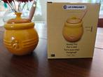 Le Creuset honingpot honey pot nectar met dipper, Huis en Inrichting, Keuken | Servies, Overige typen, Nieuw, Ophalen of Verzenden