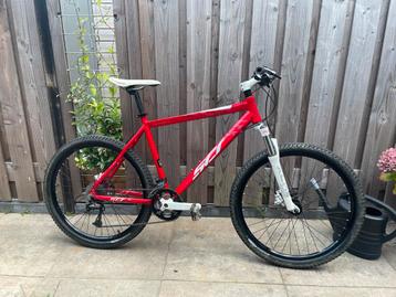 Mountainbike 26 inch VTT Scraper maar L beschikbaar voor biedingen