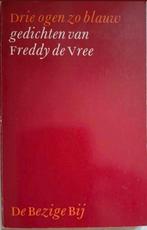 Freddy de Vree - Drie ogen zo blauw, Gelezen, Ophalen of Verzenden, Eén auteur, Freddy de Vree