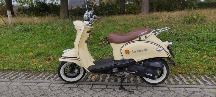 La Souris Trendy Retro scooter premium vanille, Fietsen en Brommers, Scooters | Overige merken, Zo goed als nieuw, Benzine, Ophalen