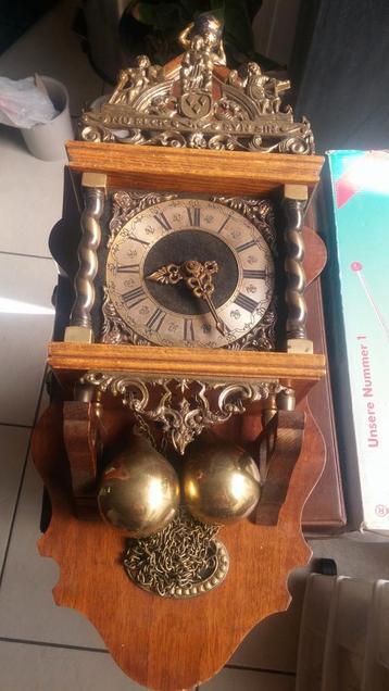 Zaanse Klok met Gewichten en Slinger beschikbaar voor biedingen