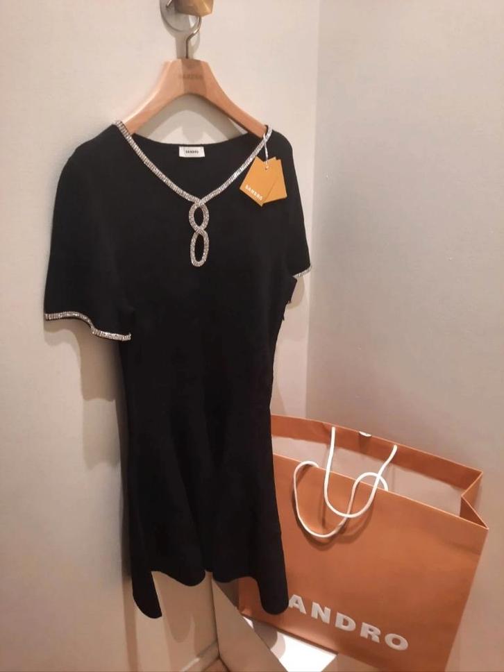 Jurk Sandro, Kleding | Dames, Jurken, Nieuw, Maat 42/44 (L), Zwart, Boven de knie, Ophalen of Verzenden