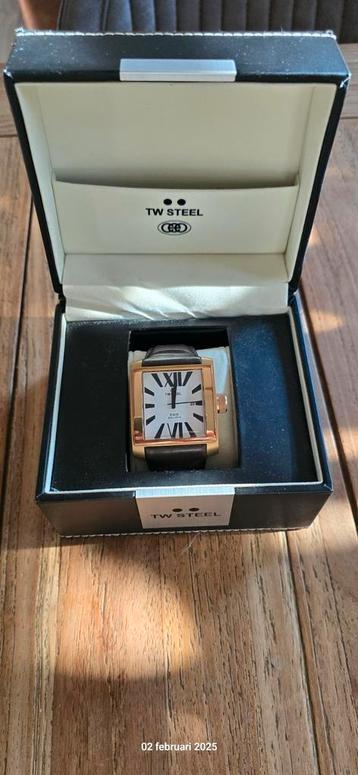 TW Steel Goliath Rose kleurig horloges TW Steel GoliathRose  beschikbaar voor biedingen