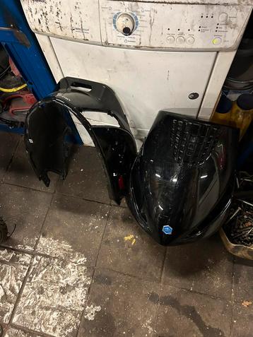 Piaggio zip kappen beschikbaar voor biedingen