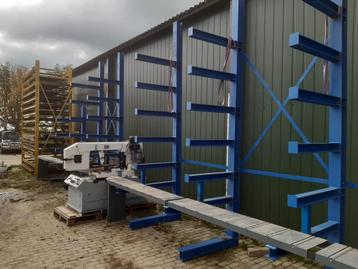 Wisent semi automatische zaagmachine met stelling beschikbaar voor biedingen