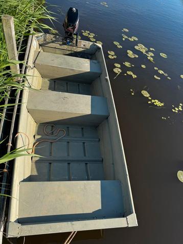 Platbodem boot en mercury 5pk 2t kortstaat (in onderdelen) beschikbaar voor biedingen