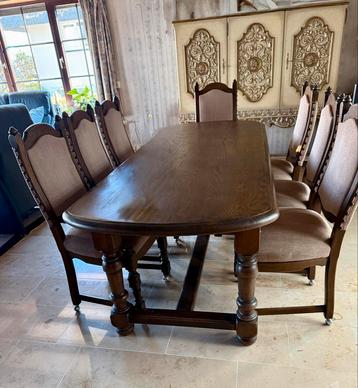 Massief Eiken Tafel en 2 stukken met 8 Stoelen beschikbaar voor biedingen