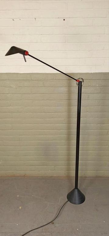 Vintage post modern Memphis Milano stijl vloerlamp beschikbaar voor biedingen