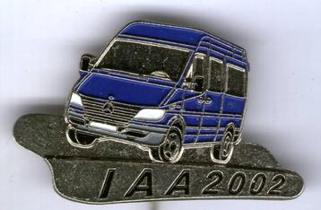 IAA 2002 Mercedes bus blauw email auto speldje ( T_063 ) beschikbaar voor biedingen