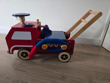 Houten loopwagen brandweer beschikbaar voor biedingen