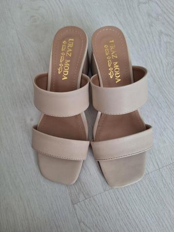 Dames slipper sandaal lichtbeige crème maat 36               beschikbaar voor biedingen