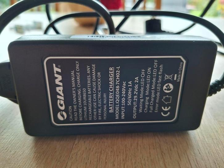 Giant Twist 26V Acculader - XLR 4 Pins, Fietsen en Brommers, Fietsaccessoires | Fietsaccu's, Nieuw, Ophalen of Verzenden
